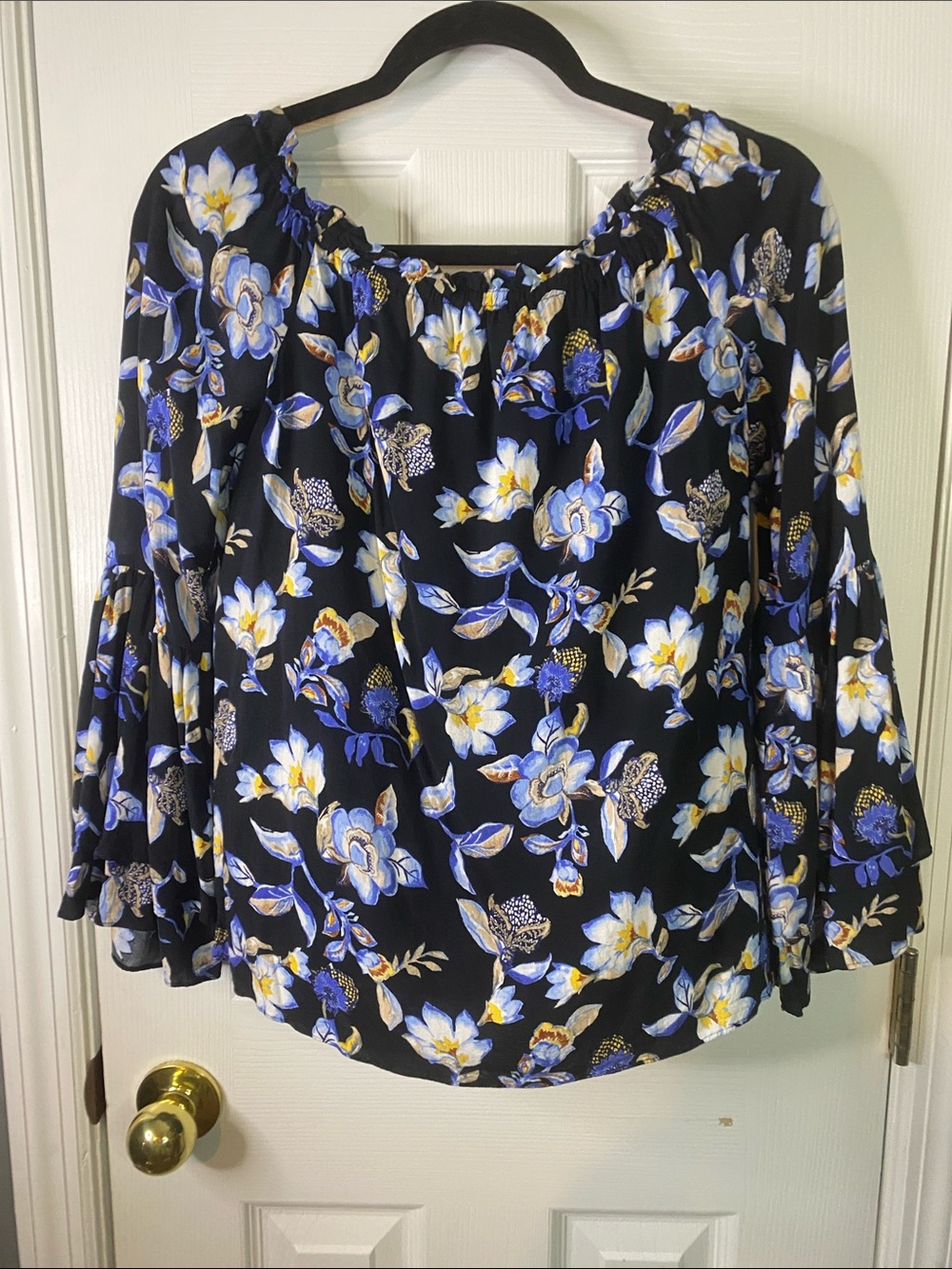White House Black Market Size Small Long Sleeves With Bell And Elastic In Neck